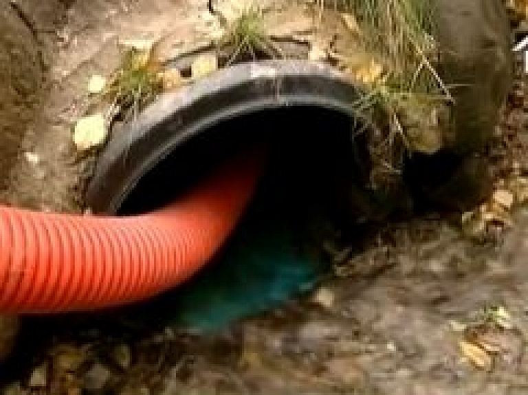 Saldū joprojām nav pilnībā novērsti plūdu radītie bojājumi (video)