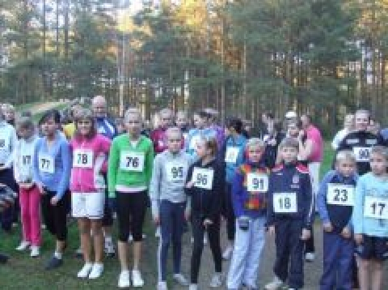 Jēkabpilieši aicināti uz sportiskajiem trešdienu vakariem Meža parkā