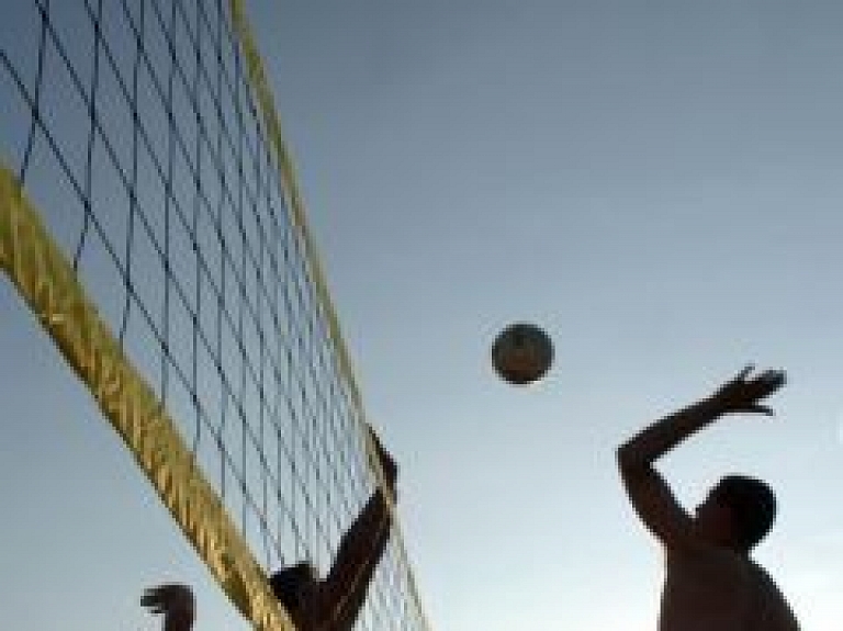 Jēkabpils atklātajā čempionātā pludmales volejbolā rit spraigas spēles