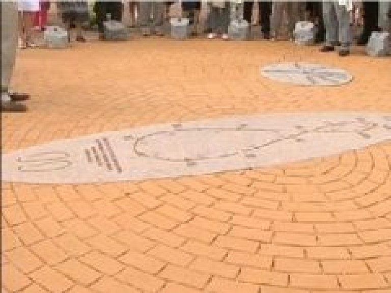 Šonedēļ Priekuļos atklāja Latvijā vislielāko saules pulksteni (video) - papildināts