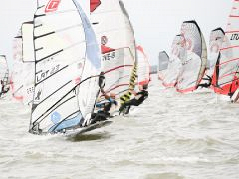 Šodien Liepājā noslēdzies Eiropas čempionāts un Pasaules kausa izcīņas posms "Formula" vindsērfinga klasē (galerija)