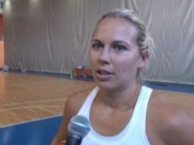 Anete Jēkabsone-Žogota un Anda Eibele sezonai gatavojas Valmierā (video)