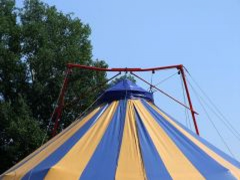 Piektdien Liepājā ieradīsies ceļojošais cirks "Alle"