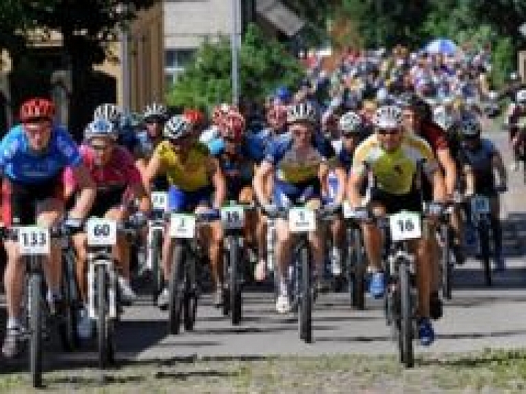 Tukumā SEB MTB 6.posmā uzvar Andris Smirnovs un Lelde Ardava