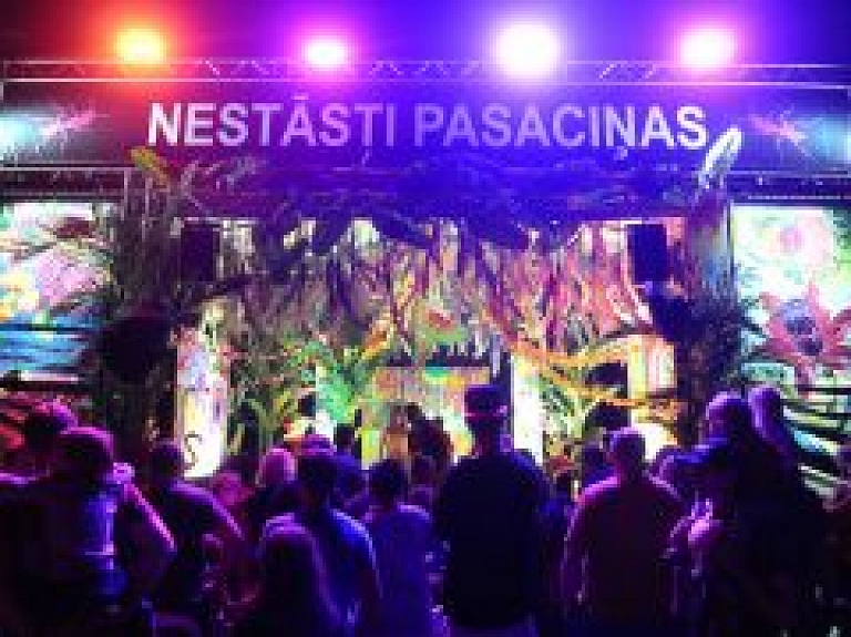 Nakts ekspedīcija Jūrmalā sajūsmina tūkstošiem apmeklētāju