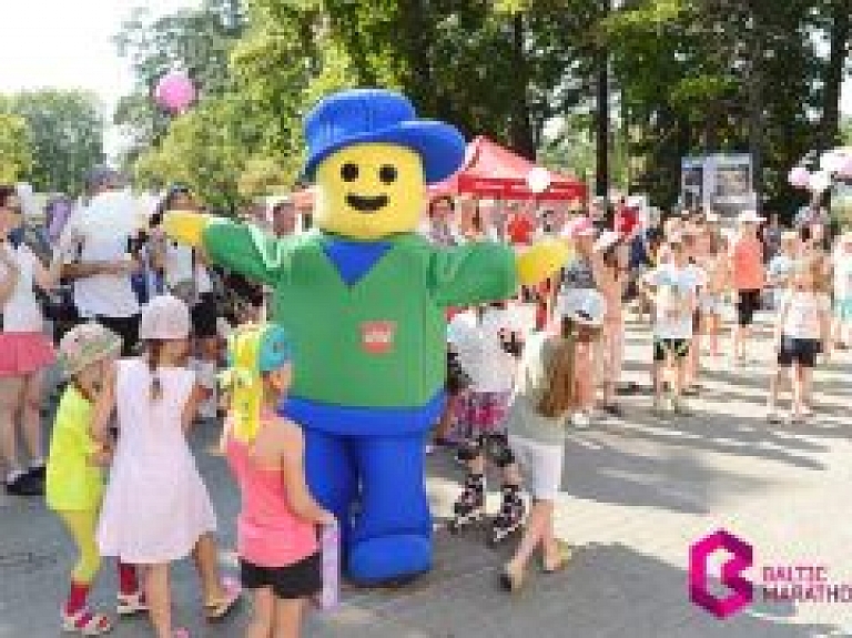 Jūrmalā apbalvos drosmīgākos skrituļslidotājus