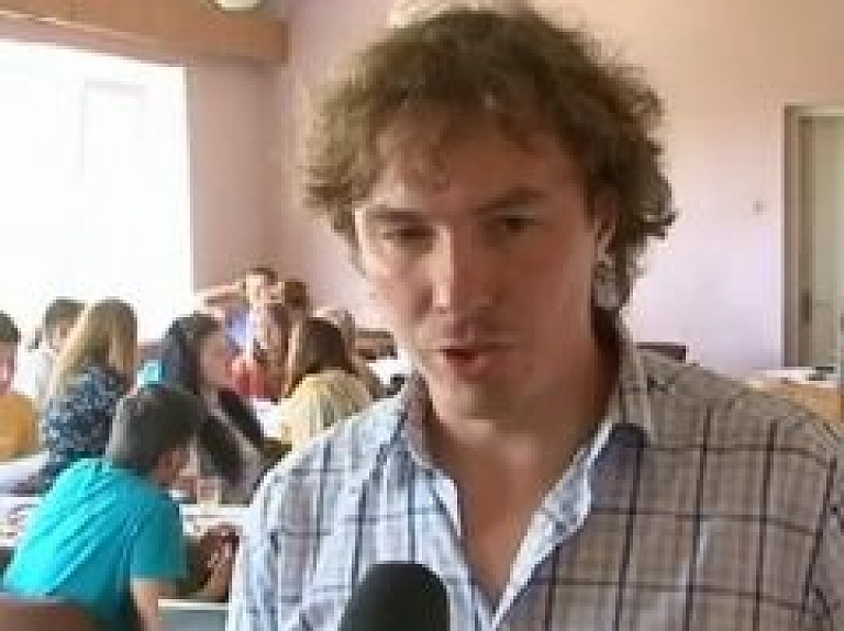 Salacgrīvā notiek Viestura Dūles organizētā projekta "Latvijas intelektuālā attīstība" nodarbības (video)