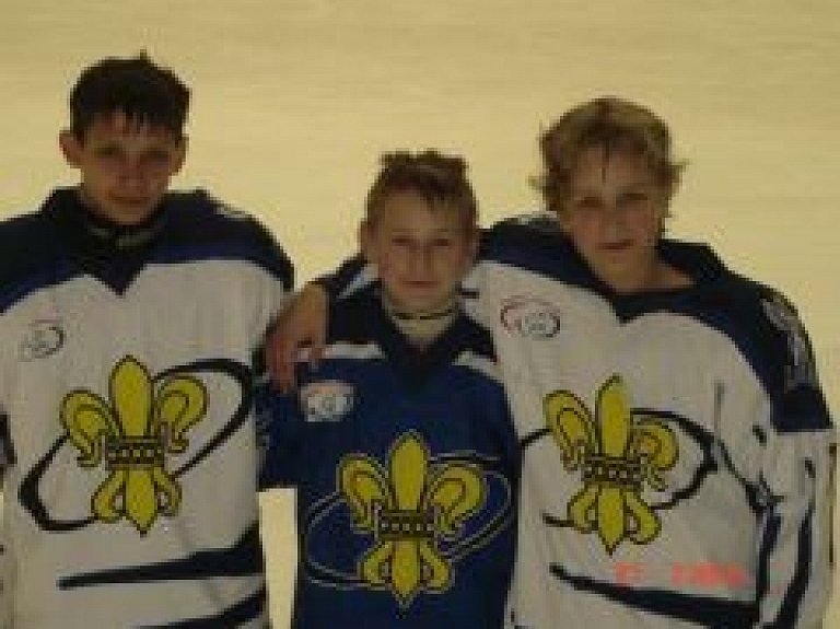 Jēkabpils jaunieši iegūst finansējumu hokeja inventāra iegādei