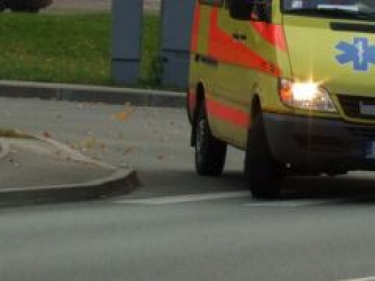 Bērniem vasarā traumas lielākoties rada kritieni, apdegumi un dzīvnieku kodumi