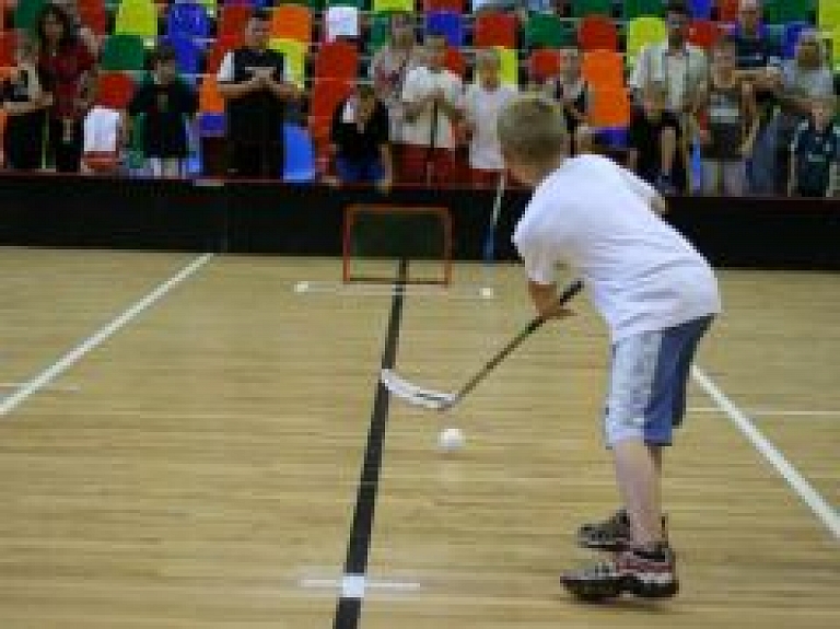 Florbola kluba "Kurši" organizētajās sacensībās "Jauno talantu kauja 2011" piedalās 16 komandas