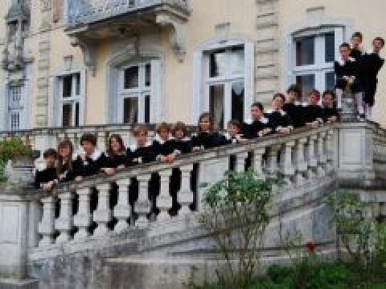 Franču bērnu kora "Les petits chanteurs de Saint-Louis" koncerts Valmierā