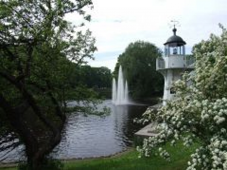 Florbols aicina uz turnīru Kronvalda parkā