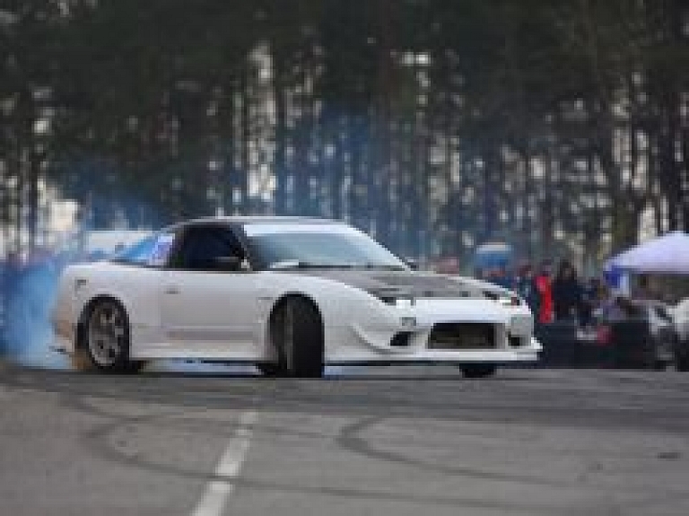 Šodien un rīt Biķernieku Kompleksajā sporta bāzē notiek dragreisa un drifta sacensības