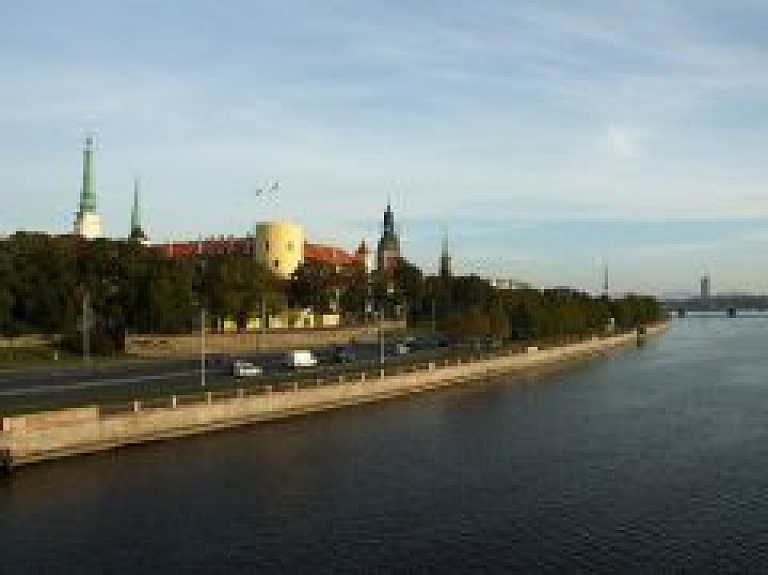 Jāņos 11.novembra krastmalā būs skatāms ziņģu koncerts "Jāņu nakti negulēju"