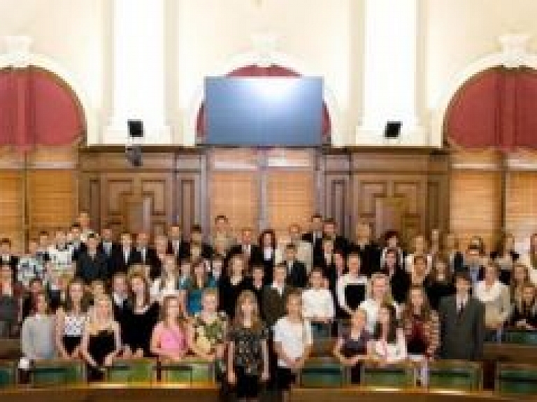 Jaunie basketbolisti viesosies Saeimā