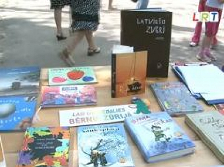Ilūkstes novadā aizvadīti "Bērnu žūrijas 2010" lasīšanas svētki (video)