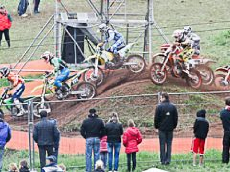 Ķegumā Latvijas Čempionāta motokrosā trešajā posmā blakusvāģu klasē uzvar Rupeiks un Stupelis