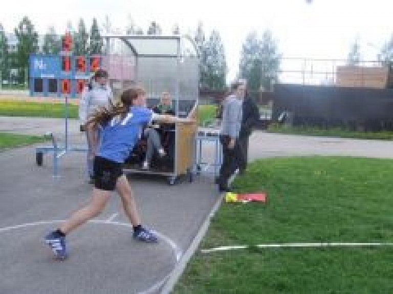 Ābeļu pamatskolas audzēknei 2.vieta četrcīņā