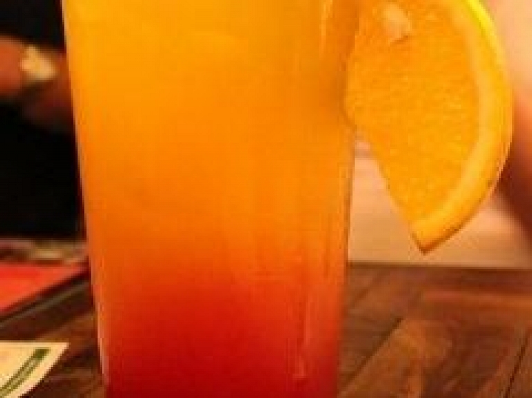 Klubā "Kaļķu vārti" Stoli aicina izbaudīt karstāko šīs vasaras ballīti