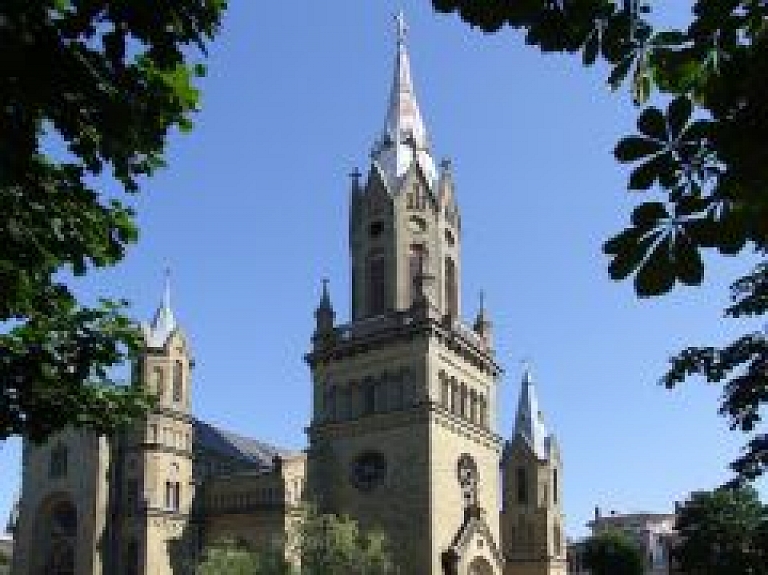 Ceturtdien Liepājas Sv. Jāzepa katedrāles zvanu tornī atklās ikonu izstādi