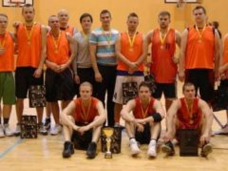 Rīgā noslēgusies "Neatkarīgās Basketbola Draugu Līgas" vīriešu komandu čempionāta trešā sezona (galerija)