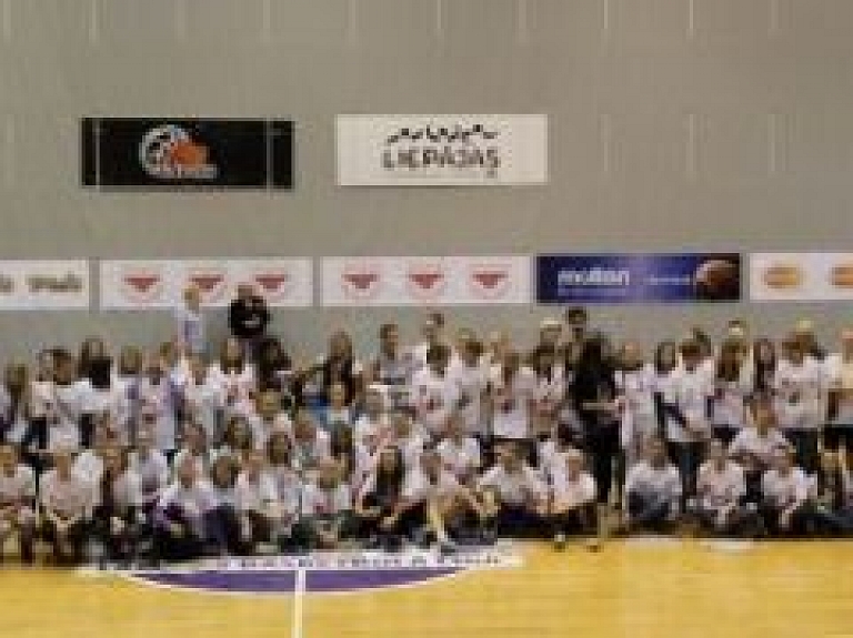 Liepājā Swedbank Latvijas Jaunatnes basketbola līgas finālturnīrā pirmie tituli Rīdzenei, Kolibri un Valmierai