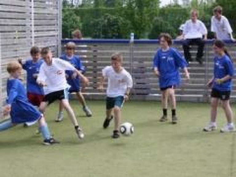 Šodien Skonto hallē notiek Labdarības futbola turnīrs