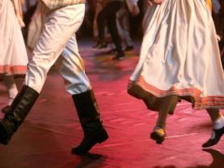 Nākamnedēļ Rīgā tautas deju lielkoncertā "Deja tek pa celiņu" piedalīsies 4174 pilsētas dejotāji