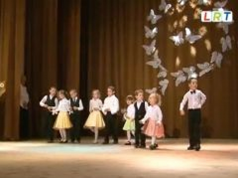 Kārsavas novadā aizvadīts deju kolektīvu sadancis (video)