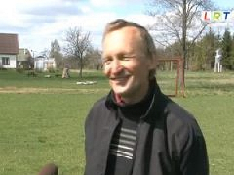 Cirmas pagasta iedzīvotājs Pēteris Pavlovs aicina nodarboties ar sporta spēlēm (video)