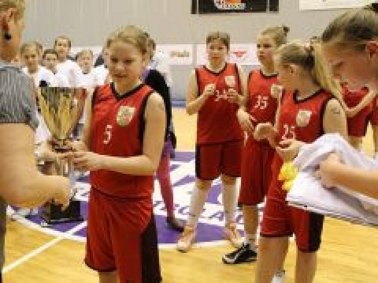 Liepājā noskaidroti pirmie Swedbank jaunatnes basketbola līgas čempioni