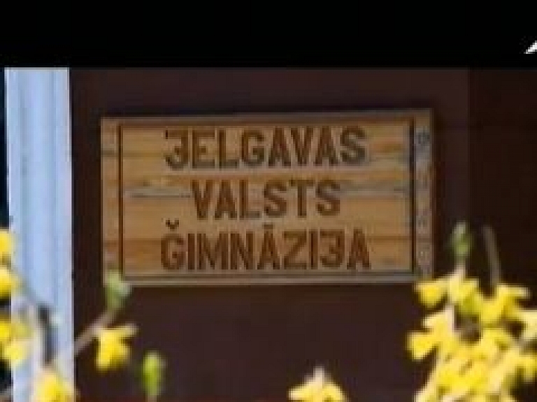 Jelgavā bijušo skolotāju apsūdz pedofīlijā (video)