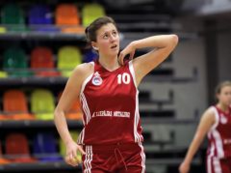 "Liepājas Metalurgs 2" basketbolistes sezonu noslēdz ar bronzas godalgām