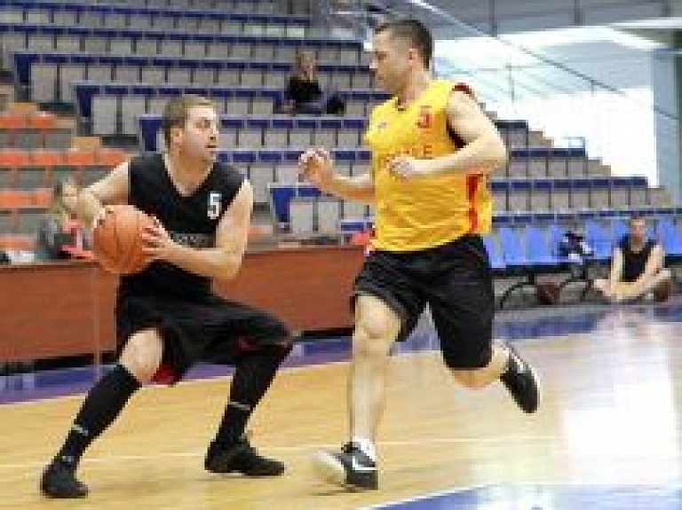 Liepājas basketbola regulāro čempionātu "Autobusu Parks" noslēdz bez neviena zaudējuma