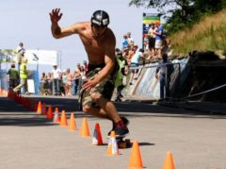 Jūlijā Liepājā notiks starptautiskas skeitborda slaloma sacensības