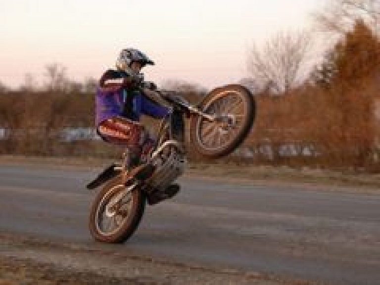 Jaunajam mototriālistam no Ozolnieku novada nepieciešams atbalsts, lai sagatavotos jaunajai sezonai