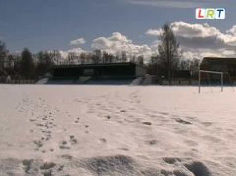 Rēzeknē ierīkos mākslīgo futbola laukumu (video)