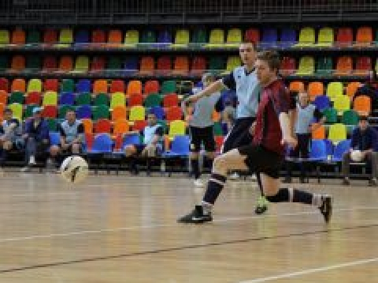 Liepājas pilsētas telpu futbola čempionātā "Medze" futbolisti piedzīvo zaudējumu