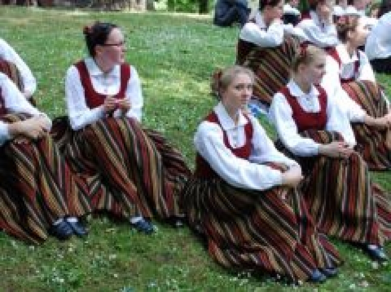 Šodien LLU jauniešu deju kolektīvs "Skalbe" atzīmē 20 gadu jubileju