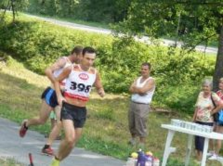 Rīdziniekus aicina piedalīties skriešanas seriālā "Siguldas apļi 2011" (galerija)