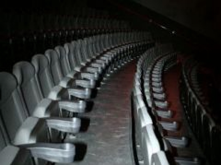 Šovakar kinoteātrī "Multikino" skatāma baleta "Kopēlija" tiešraide no Parīzes operas un baleta teātra