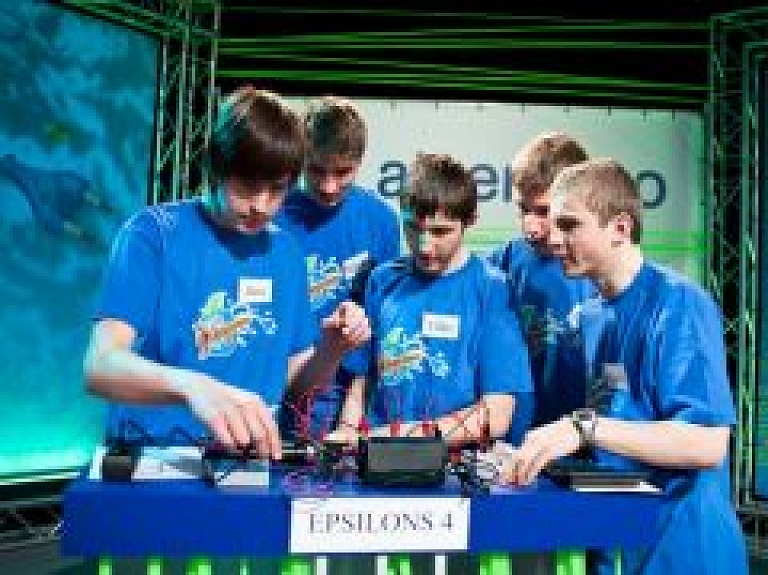 Jelgavas Valsts ģimnāzijas komanda kļūst par konkursa "eXperiments" finālistiem