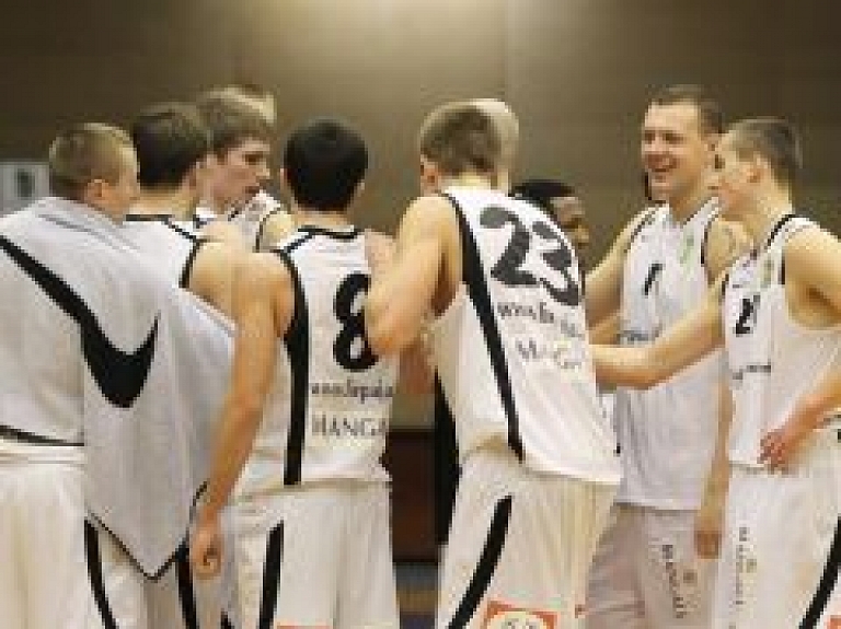 Sandis Buškevics debitē ar uzvaru pret "VEF Juniors"