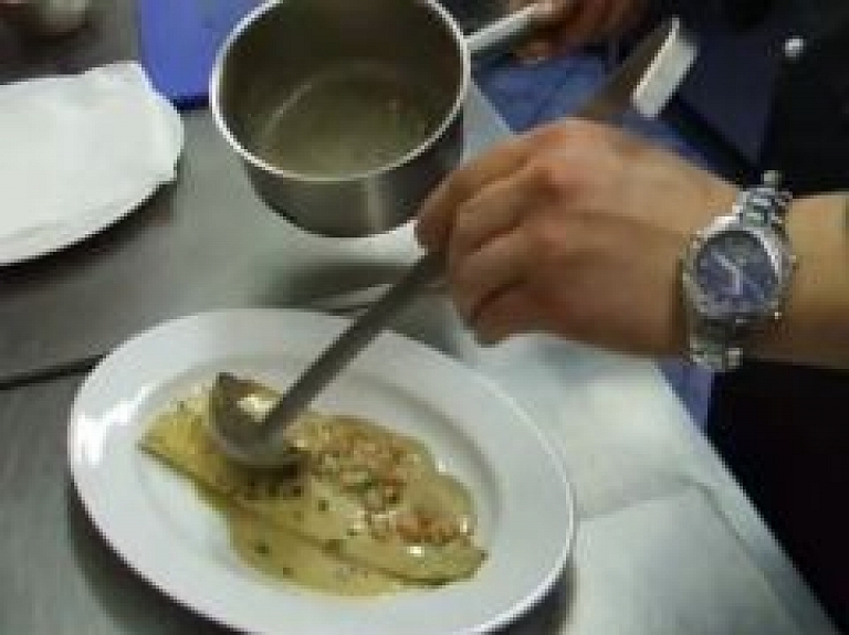 "Kulinārie labirinti" ar Valteru Zirdziņu: Jūras mēle (video)