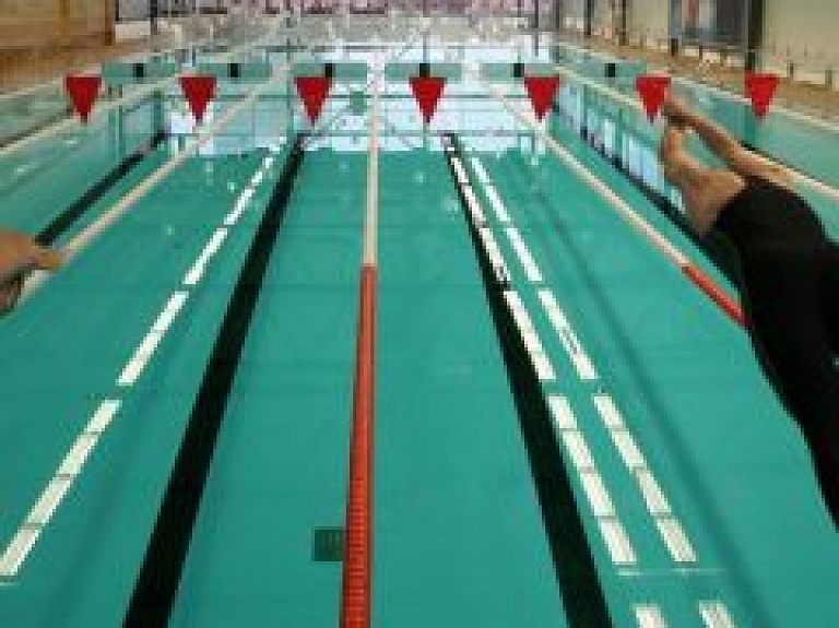 Salas peldbaseinā noskaidroti 4.kārtas ātrākie peldētāji