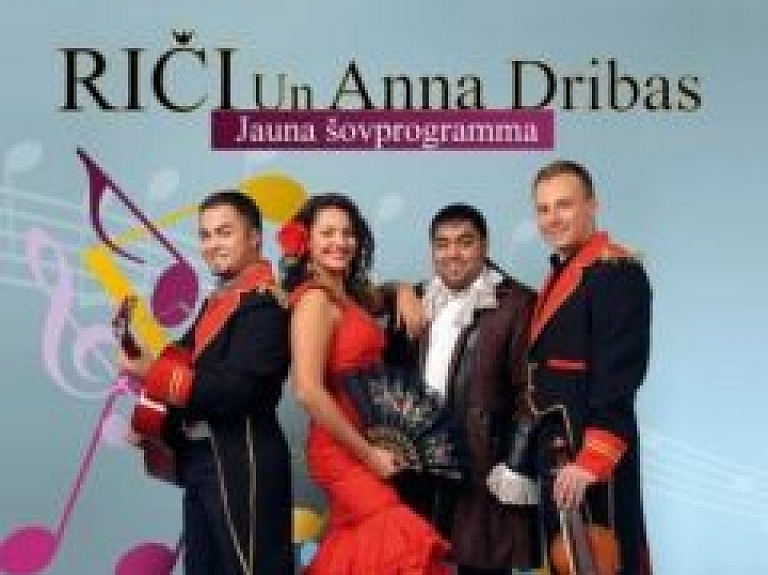Aprīlī Dobeles pilsētas kultūras namā koncertēs dziedošā Riču ģimene un Anna Dribas