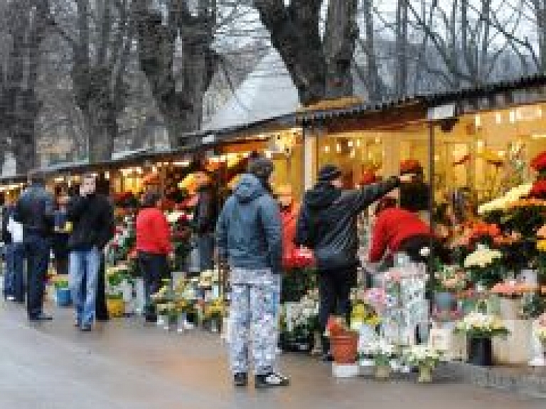 "Saktas" puķu tirdziņam būvēs jaunus paviljonus - papildināts (video)
