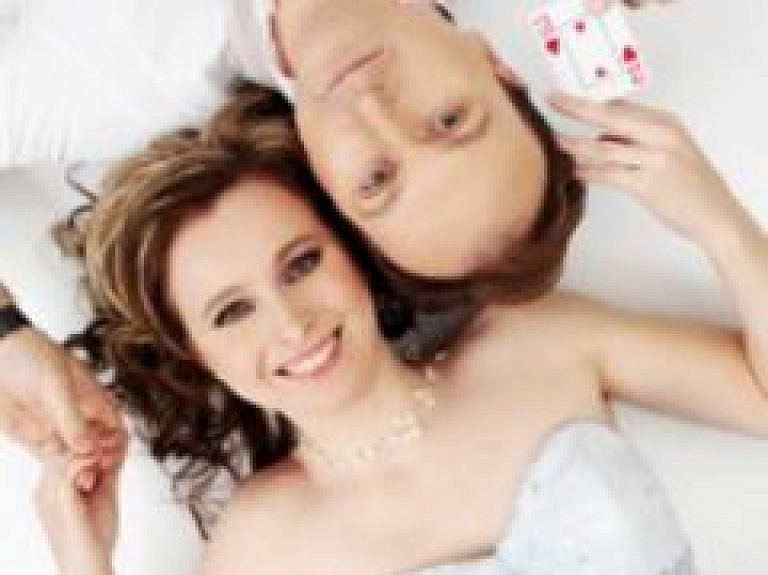 Šodien Siguldā notiks iluzionistu Genādija un Jeļenas Paļčevsku šovs "Simply the best"