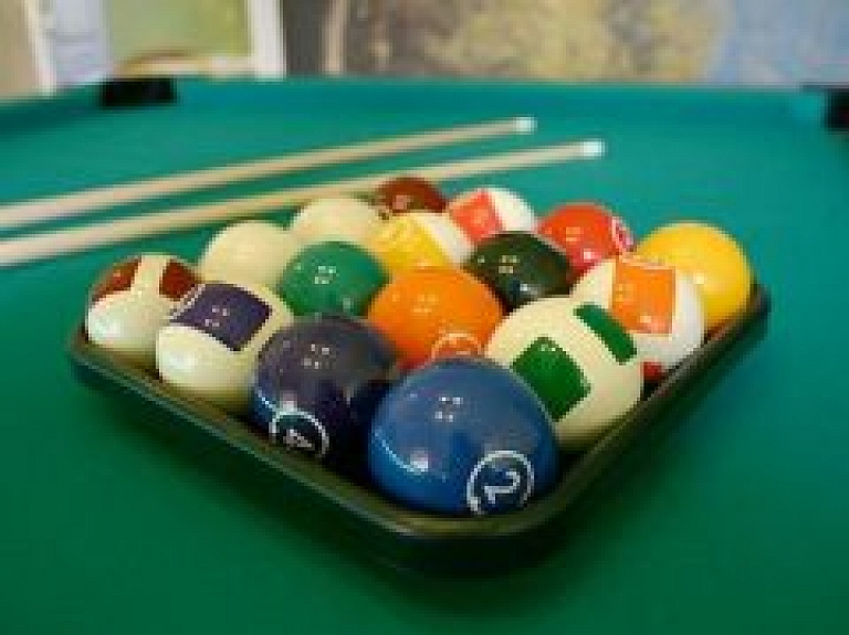 Jēkabpiliešu aktivitātes šautriņu mešanā, biljardā un nu jau arī zolītē