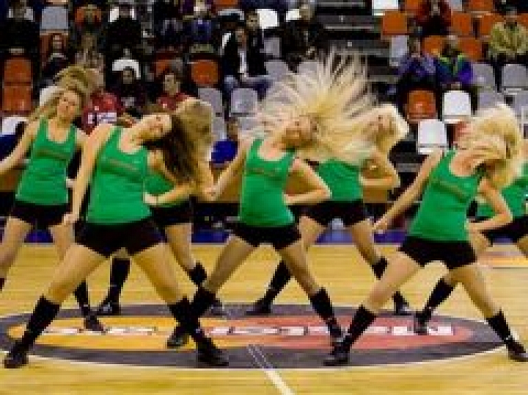 "BK Valmiera" karsējmeiteņu priekšnesums LBL Zvaigžņu spēlē (video)